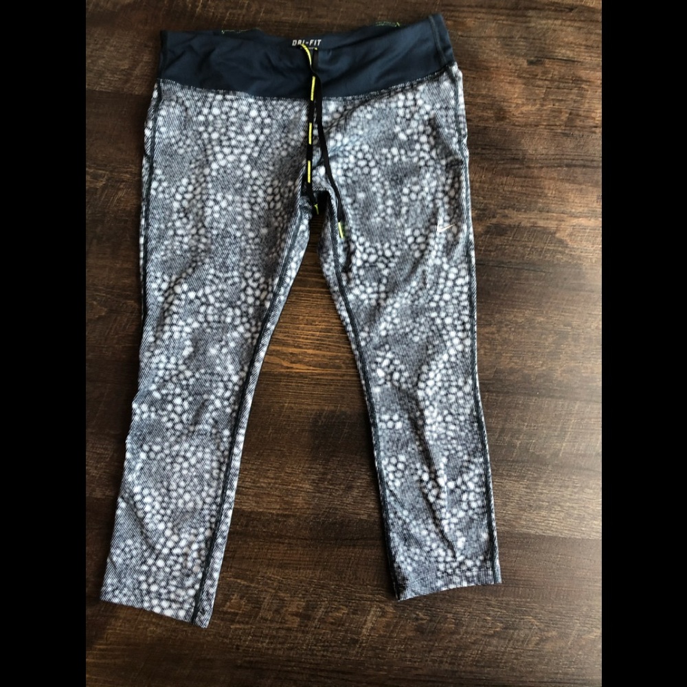 DrI FIT NIKE polka dot blue Capri running tights